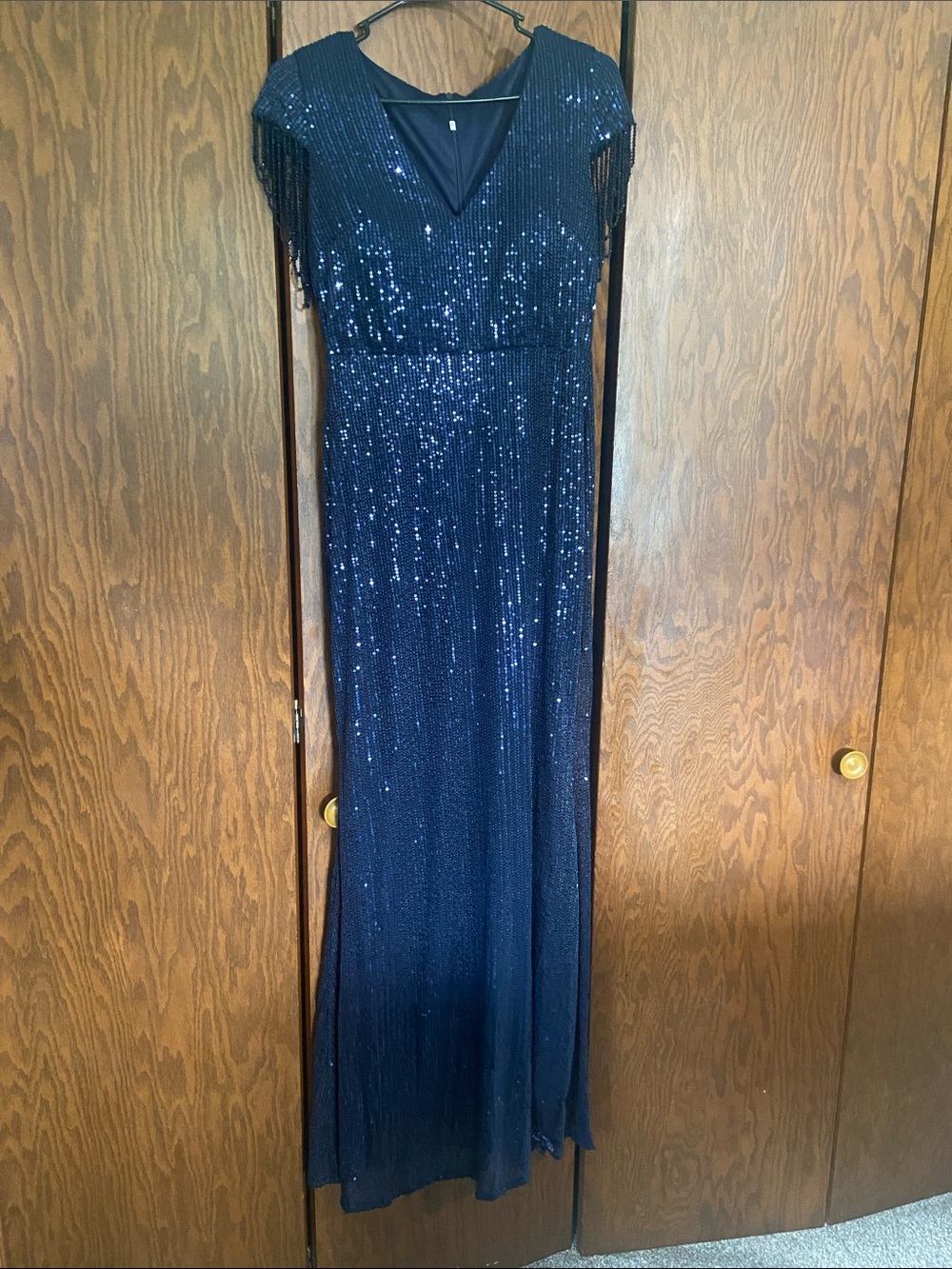 Elegant Navy Sequin V-Neck Evening Dress